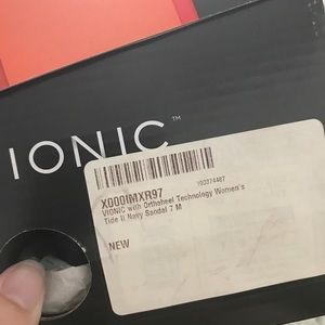 New in Box Vionic Navy Flip Flops Size 7